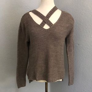 Cris cross design sweater